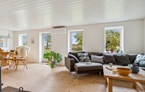 TV, fireplace - 2 bedroom cozy home in Fjerritslev (Fjerritslev)