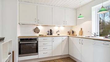 Geladeira, cooktop, lava-louças, cafeteira/chaleira