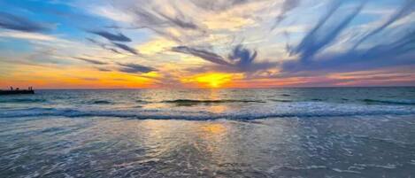 Solstolar och strandhanddukar