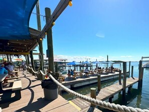 Outdoor dining - Waterfront view romantic with a boat slip perfect for adventure and relaxing (Bradenton)