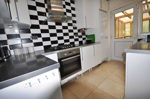 Réfrigérateur, micro-ondes, four, lave-vaisselle