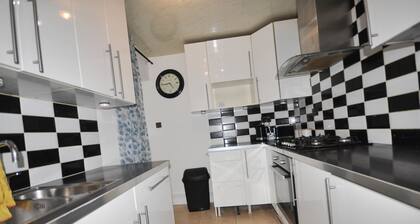 Modern 2 Bedroom Apartment