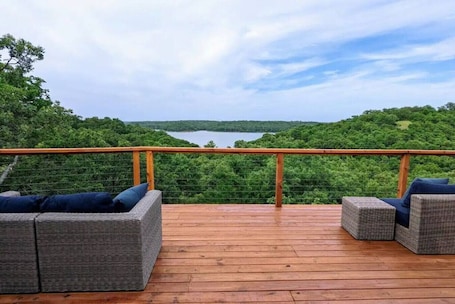 Terrace/patio. Lakeview Hideaway - Amazing View of Lake of the Arbuckles