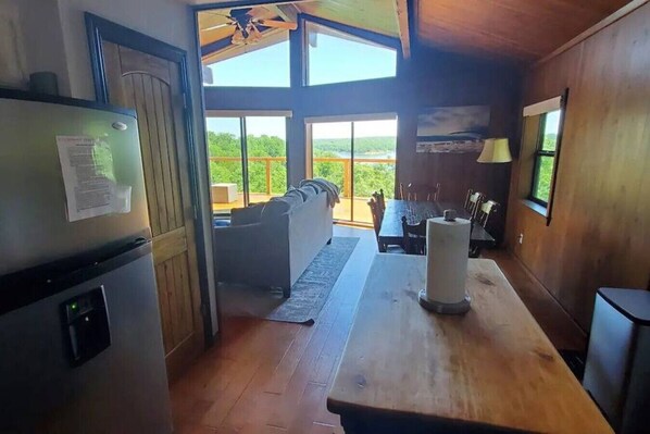 TV, fireplace, stereo