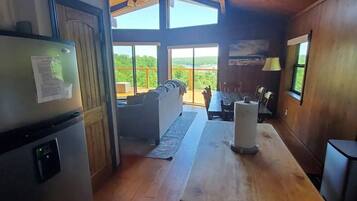 Fernseher, Kamin, Stereoanlage
