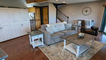 TV, peis og stereoanlegg