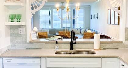 The Palm Lodge @ Loggerhead Cay 🐚 Beachside Accommodations 🐚 Pool & Pickleball