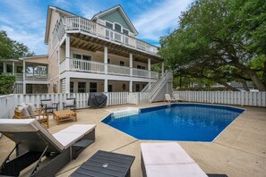 حمّام سباحة خارجي