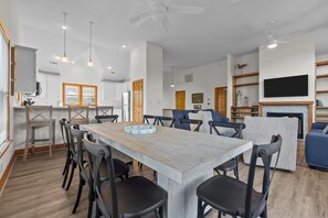 Dining - 7 Ensuites + Private Pool + 5 Min Walk to Downtown (Kitty Hawk)
