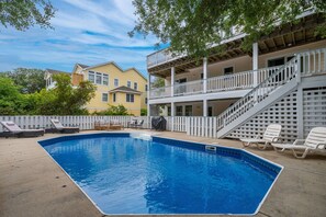 Outdoor pool - 7 Ensuites + Private Pool + 5 Min Walk to Downtown (Kitty Hawk)