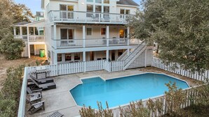 A two-story house with a large swimming pool, a covered patio, and a fenced deck area. - 7 Ensuites + Private Pool + 5 Min Walk to Downtown (Kitty Hawk)