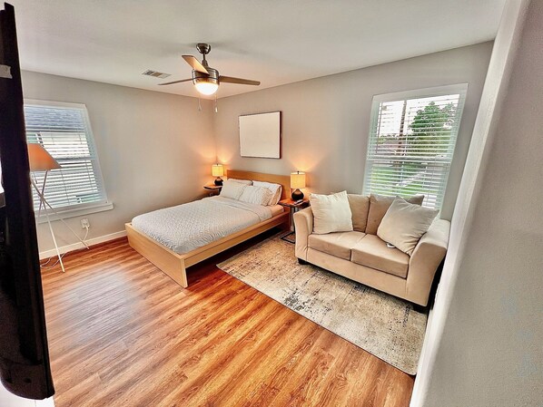 3 多间卧室、熨斗/熨衣板、WiFi、床单