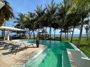Outdoor pool - Villa Valens Paraíso Beach front @sailfish capital (Monterrico)