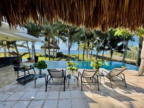 Outdoor pool - Villa Valens Paraíso Beach front @sailfish capital (Monterrico)
