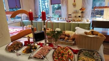 Petit déjeuner buffet (12.5 EUR par personne)