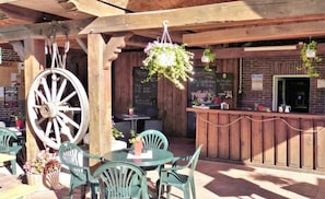 Outdoor dining - Bikerhotel Zur Schanze (Apen)