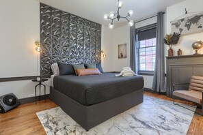 5 bedrooms, iron/ironing board, travel crib, free WiFi - 3 Levels w/ Gameroom, Firepit, Grill Near Hershey Walkable To Restaurants & Bars (Annville)