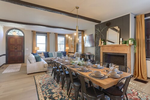 3 Levels w/ Gameroom, Firepit, Grill Near Hershey Walkable To Restaurants & Bars