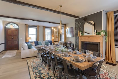 3 Levels w/ Gameroom, Firepit, Grill Near Hershey Walkable To Restaurants & Bars
