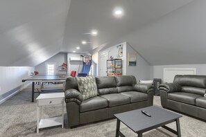 Interior - 3 Levels w/ Gameroom, Firepit, Grill Near Hershey Walkable To Restaurants & Bars (Annville)