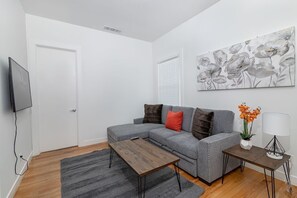 TV - Modern Luxury House closed to San Francisco & Berkerly & DT Oakland & Alameda (Oakland)