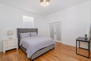 4 bedrooms, WiFi, bed sheets - Modern Luxury House closed to San Francisco & Berkerly & DT Oakland & Alameda (Oakland)