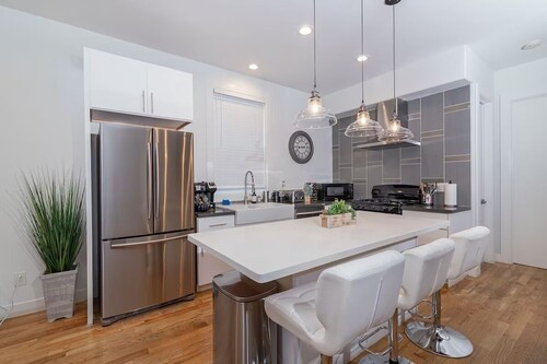 Modern Luxury House closed to San Francisco & Berkerly & DT Oakland & Alameda