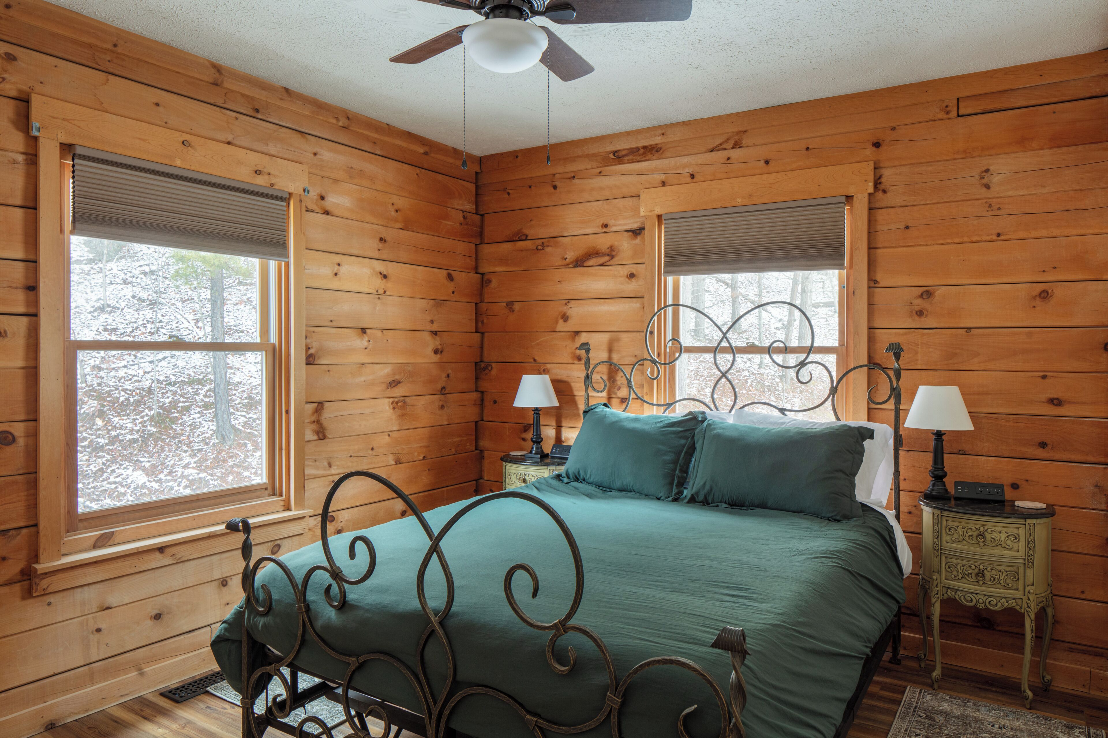 3 bedrooms, WiFi (free), bed sheets