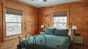 3 bedrooms, WiFi (free), bed sheets