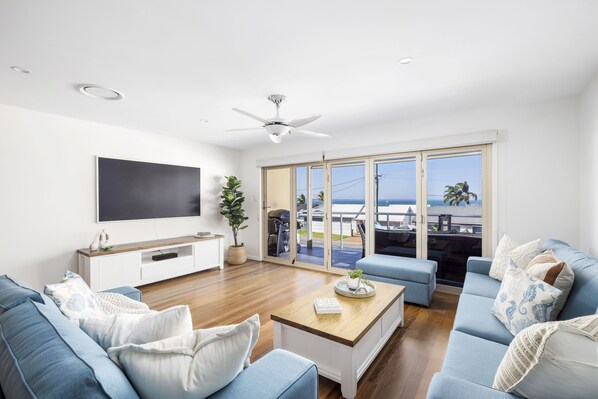 Smart TV, video games