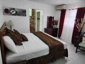 Dobbeltrom – superior | Sengetøy av topp kvalitet, safe på rommet og individuelt dekorert