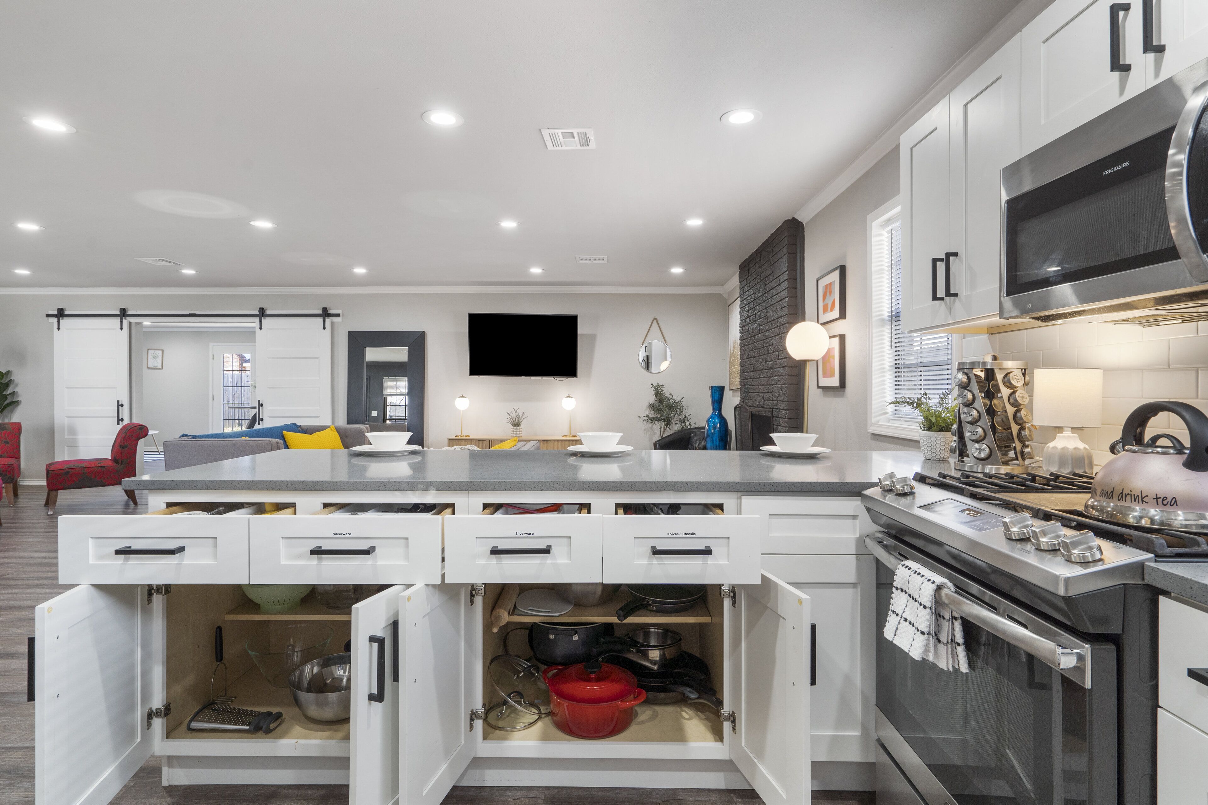 Refrigerador, microondas, horno, placa de cocina