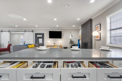 King Suite-4 Bedroom-Brookside-Riverside