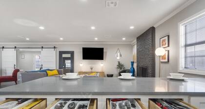 King Suite-4 Bedroom-Brookside-Riverside