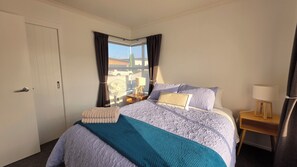 3 bedrooms, desk, iron/ironing board, free WiFi - Huntington Hideaway - Curated Comfort, Hidden in Huntington (Hamilton)