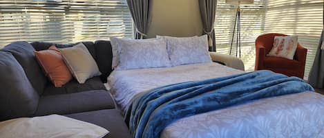 3 bedrooms, desk, iron/ironing board, free WiFi