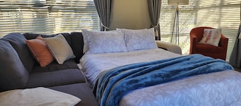 Huntington Hideaway - Curated Comfort, Hidden in Huntington