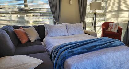 Huntington Hideaway - Curated Comfort, Hidden in Huntington