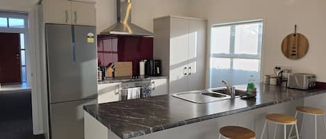 KĂŒhlschrank, Mikrowelle, Ofen, Herdplatte