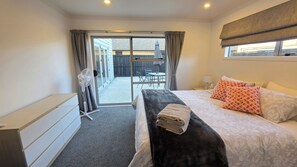 3 bedrooms, desk, iron/ironing board, free WiFi - Huntington Hideaway - Curated Comfort, Hidden in Huntington (Hamilton)