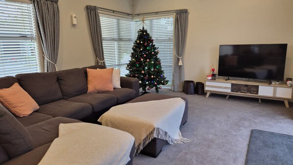 Smart-TV, bøker og PC-skjermer