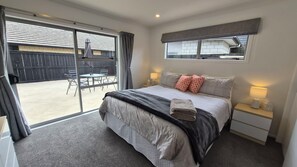 3 bedrooms, desk, iron/ironing board, free WiFi - Huntington Hideaway - Curated Comfort, Hidden in Huntington (Hamilton)
