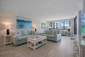 Smart TV - Beachfront Loggerhead Cay 332— Heated Pool, Tennis & Pickleball, 4 Bikes + Beach Gear. Weekly Stays (Sanibel)