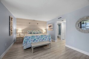 2 habitaciones, tabla de planchar con plancha y cuna de viaje