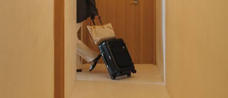 Premium bedding, minibar, free WiFi, bed sheets