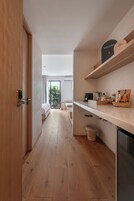 Ropa de cama de alta calidad, minibar, wifi gratis y ropa de cama 