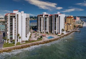 Exterior - Escape to the pristine shores of Clearwater Beach. Newly Remodeled Water Front. (Clearwater)