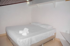 Superior Apartment, 2 Bedrooms, Air conditioning, City View | Individually decorated, individually furnished, free WiFi, bed sheets