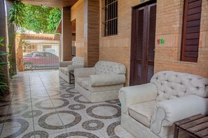 Basic Apartment, Berbilang Katil, Penyaman udara, Ground Floor | Pemandangan halaman dalam