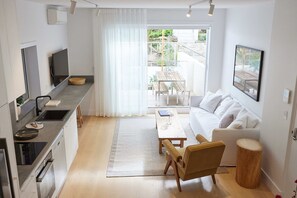 Living area - Tamarama Beach Pad 6 (Tamarama)